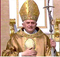 Image-Pope Ratzinger golden dress.jpg